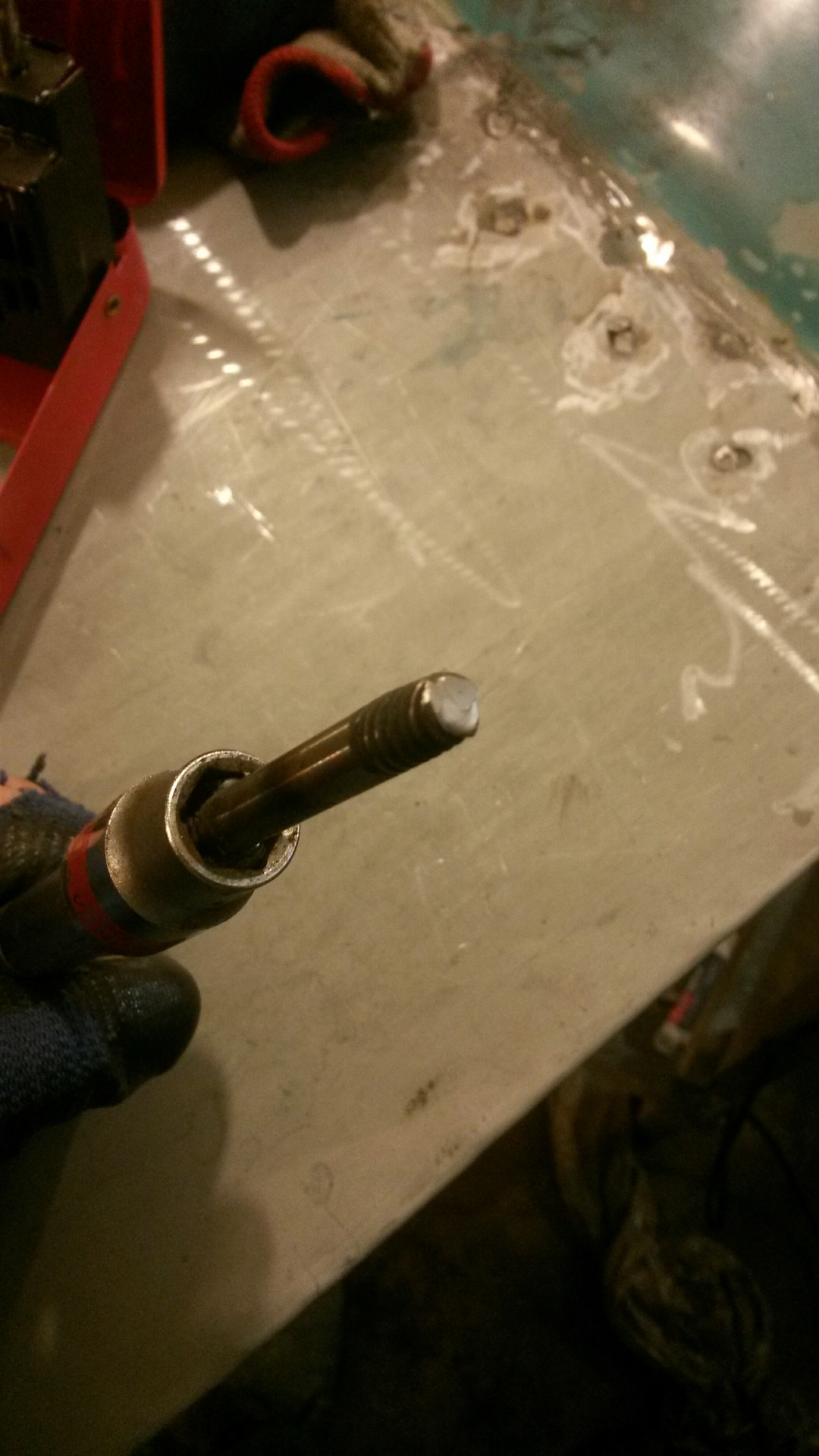 Обломался болт помпы в блоке. — Great Wall Hover, 2,4 л, 2008 года ...