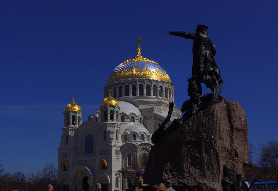 Якорная площадь в кронштадте. Северный фасад морского собора в кронштадте. Кронштадтская церковь санкт-петербург. Кронштадт санкт-петербург достопримечательности. Якорная площадь 1.