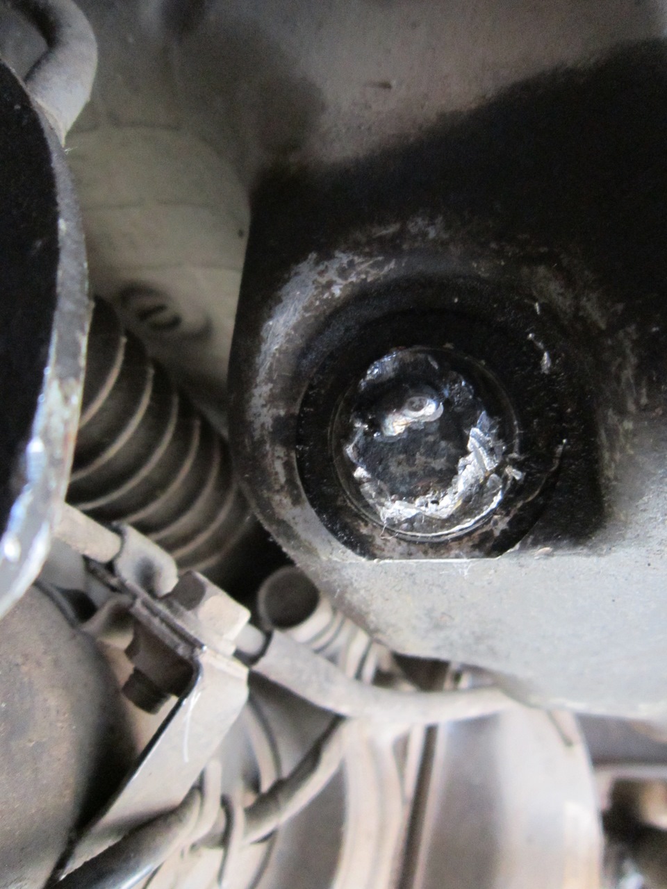 болт защиты на калину. не откручивается болт. головка 10 мм для откручивания тормозных трубок слизанных. не откручивается болт. не откручивается болт.