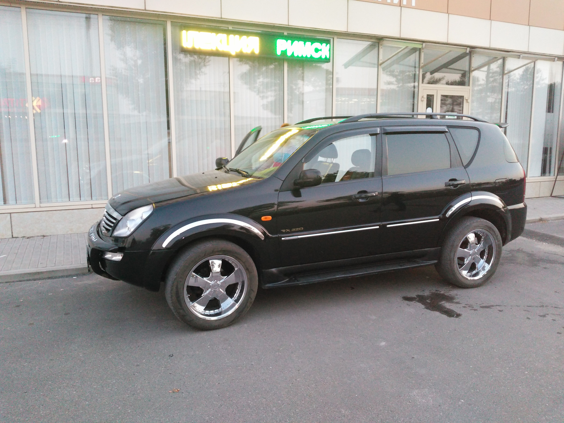 Саньенг рекстон колеса. SSANGYONG Rexton 3.2 2001. Rexton 2 на r20. SSANGYONG Rexton 1. Стайлинг Рекстон 2.