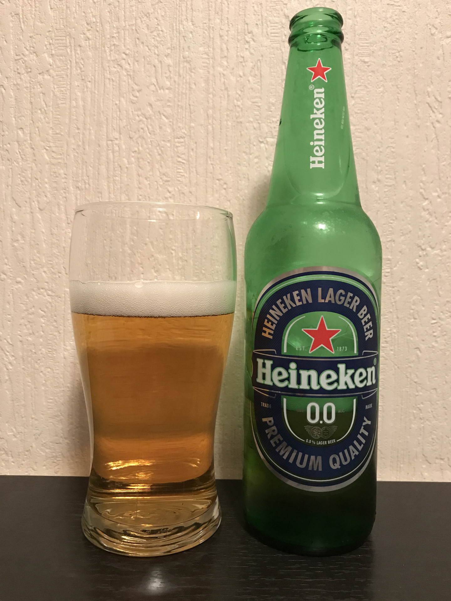 Пиво на х. Хайнекен безалкогольное пиво. Безалкогольное пиво Хайнекен 00. Безалкогольное пиво Heineken 0.0. Пиво Heineken 0.5.