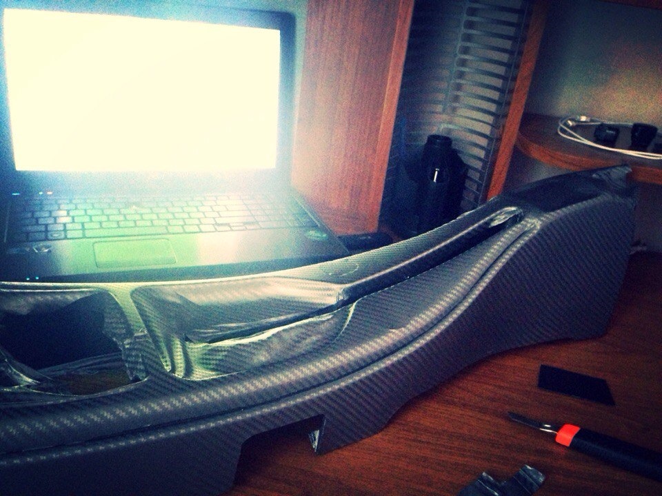 Оклейка виниловой пленкой под \"карбон\" деталей салона — Lada 2115, 1,5 ...