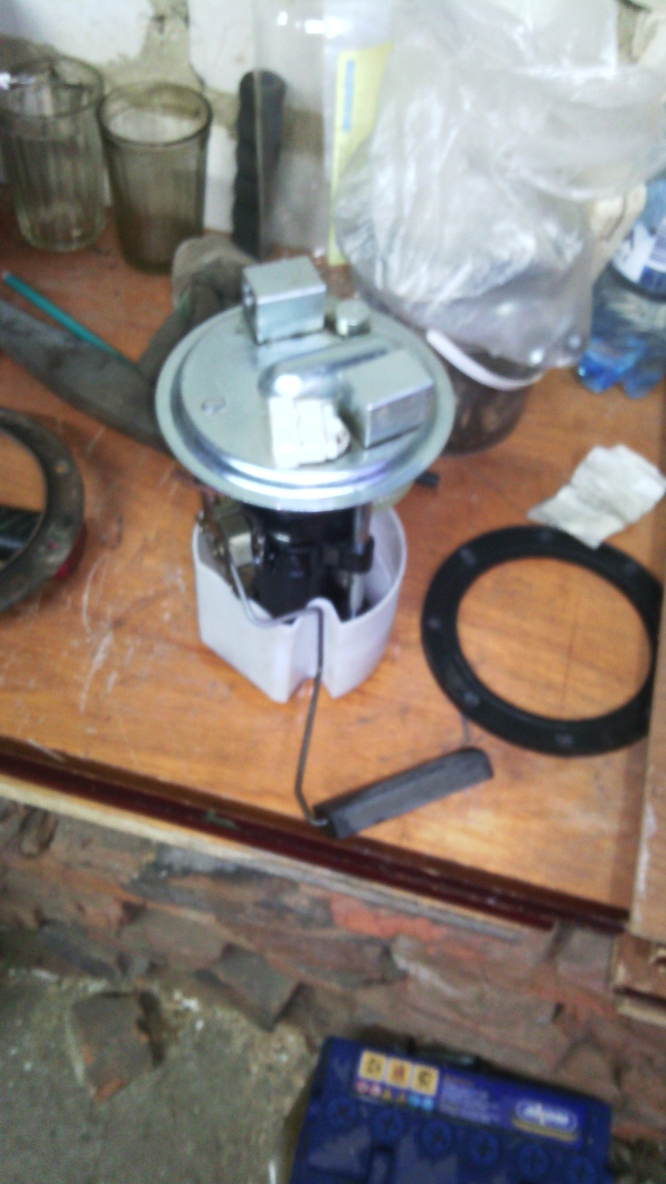 Земена прокладки бензонасоса и зеркало — Lada 21099, 1,5 л, 2004 года ...