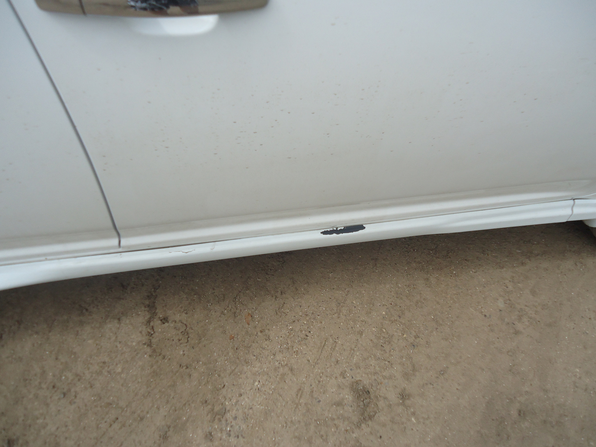 Geely 101200422702 порог левый. Порог geely mk. Порог geely mk. Джили мк кросс накладка порога. Geely 1018016751.