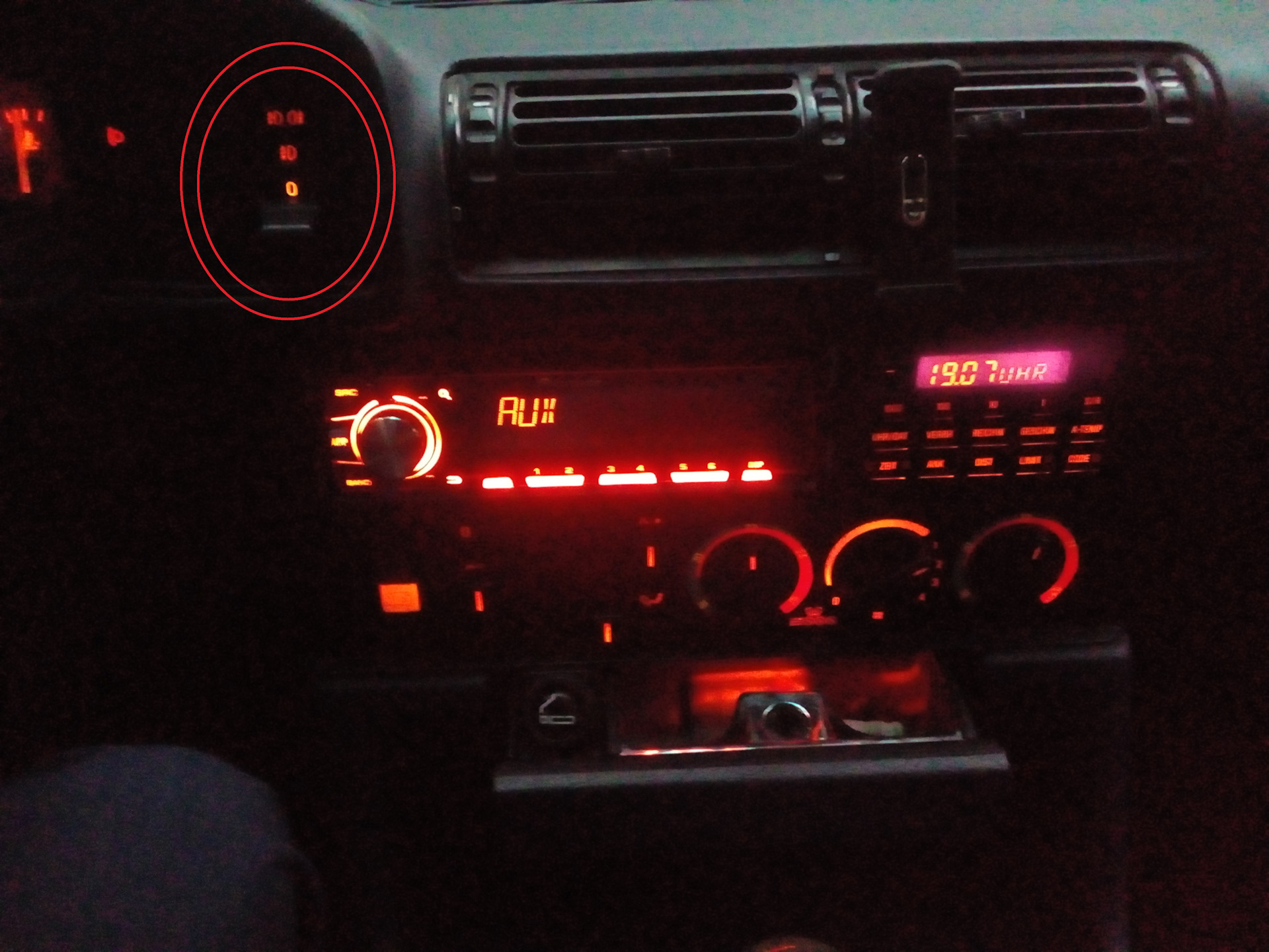 Bmw e34 не горит подсветка. Подсветка кнопок ауди 80. Не горит подсветка 3. Outlander 3 подсветка акпп. Мазда 3 bk лампочки подсветки блока климата.