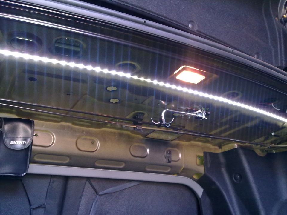 Подсветка двери багажника. Подсветка багажника Шевроле Лачетти. Подсветка багажника Шевроле блейзер 1997. Подсветка багажника Лачетти седан. Дополнительная подсветка багажника Лачетти универсал.