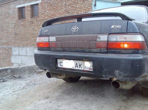 Niche under the number in the rear bumper - Toyota Corolla 16 L 1994