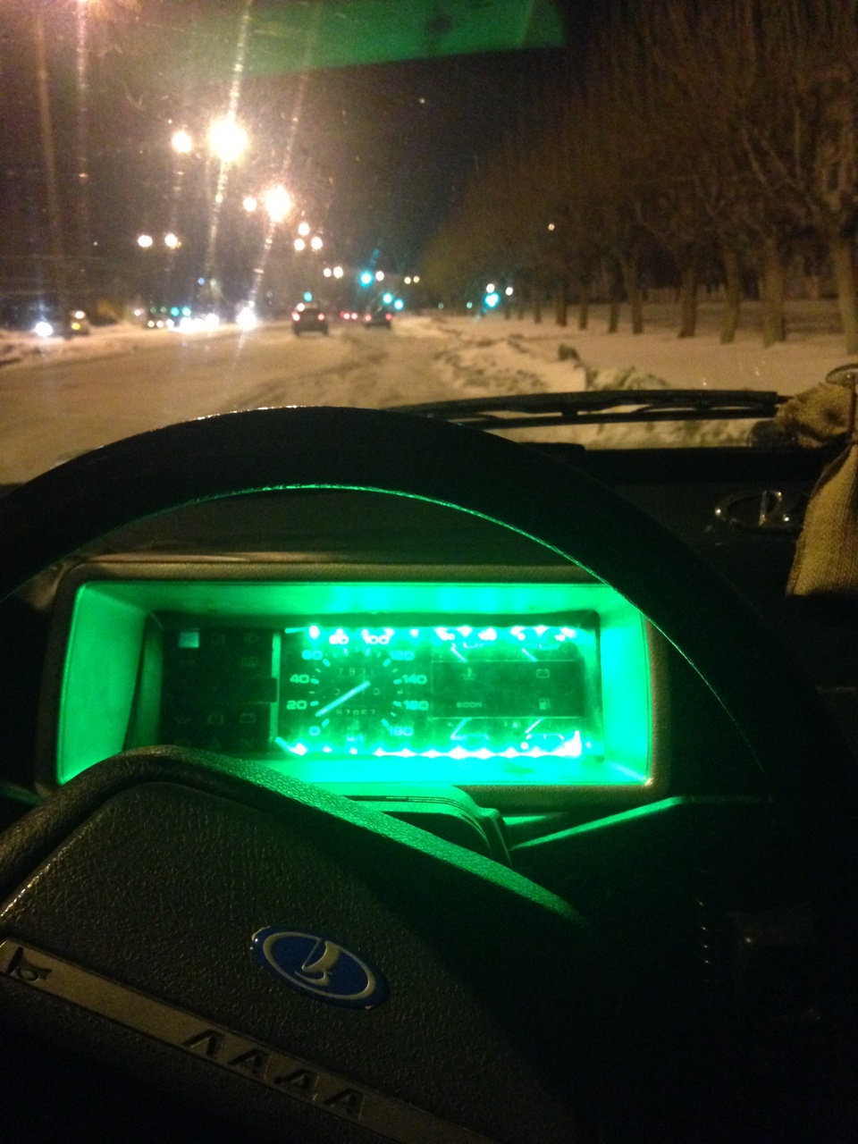 уж очень я люблю светодиоды и что б везде все сияло, но не так красиво ...