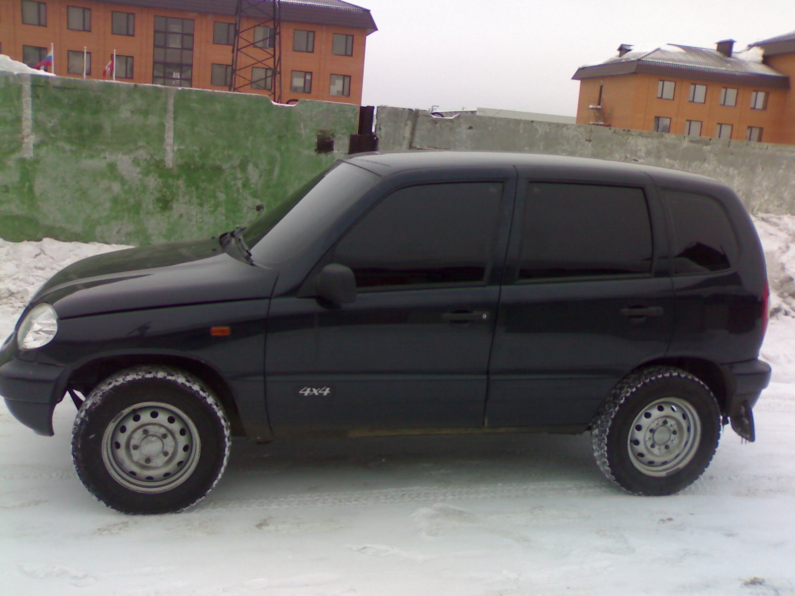 Chevrolet Niva черная