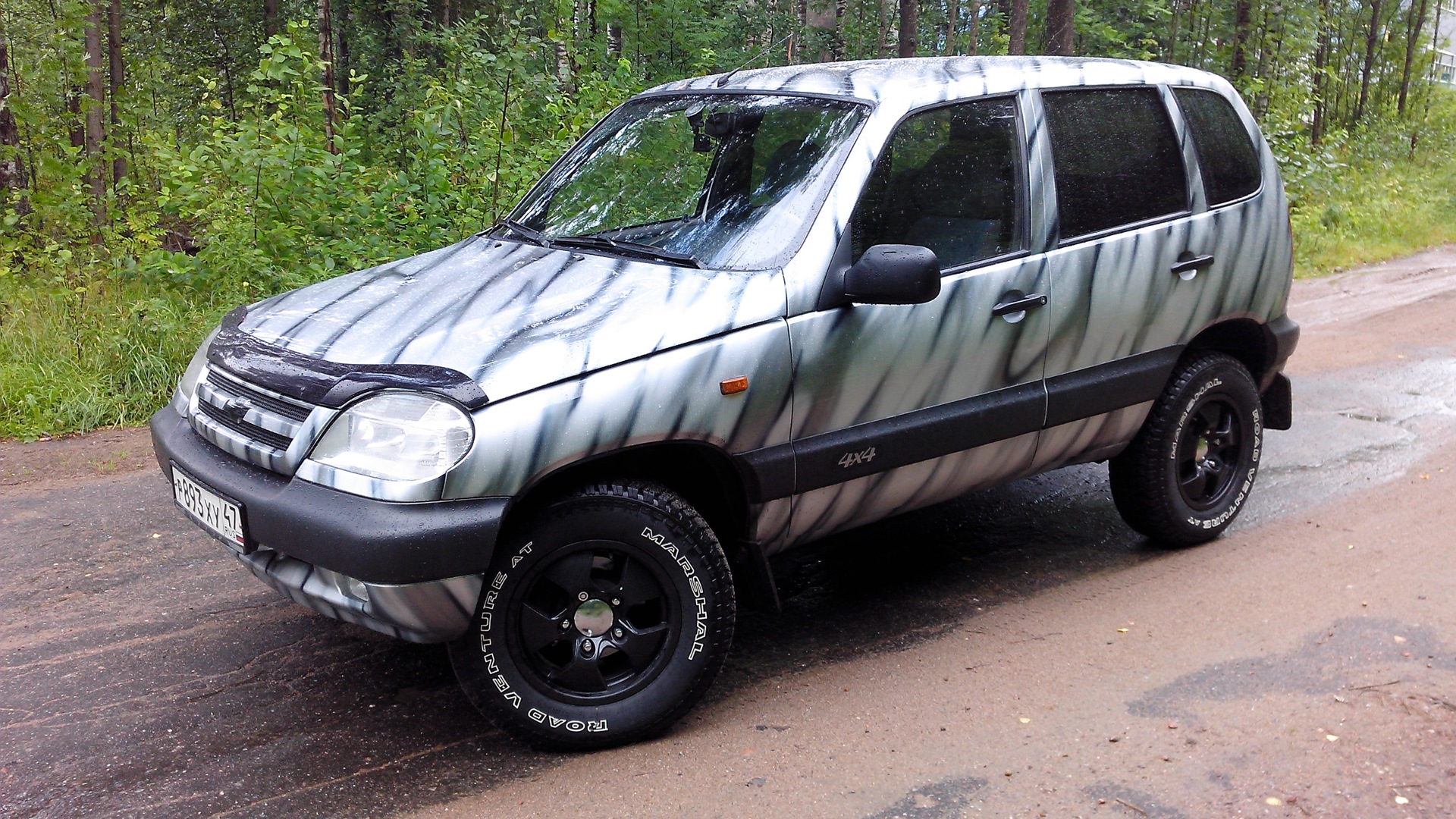 Chevrolet Niva хаки