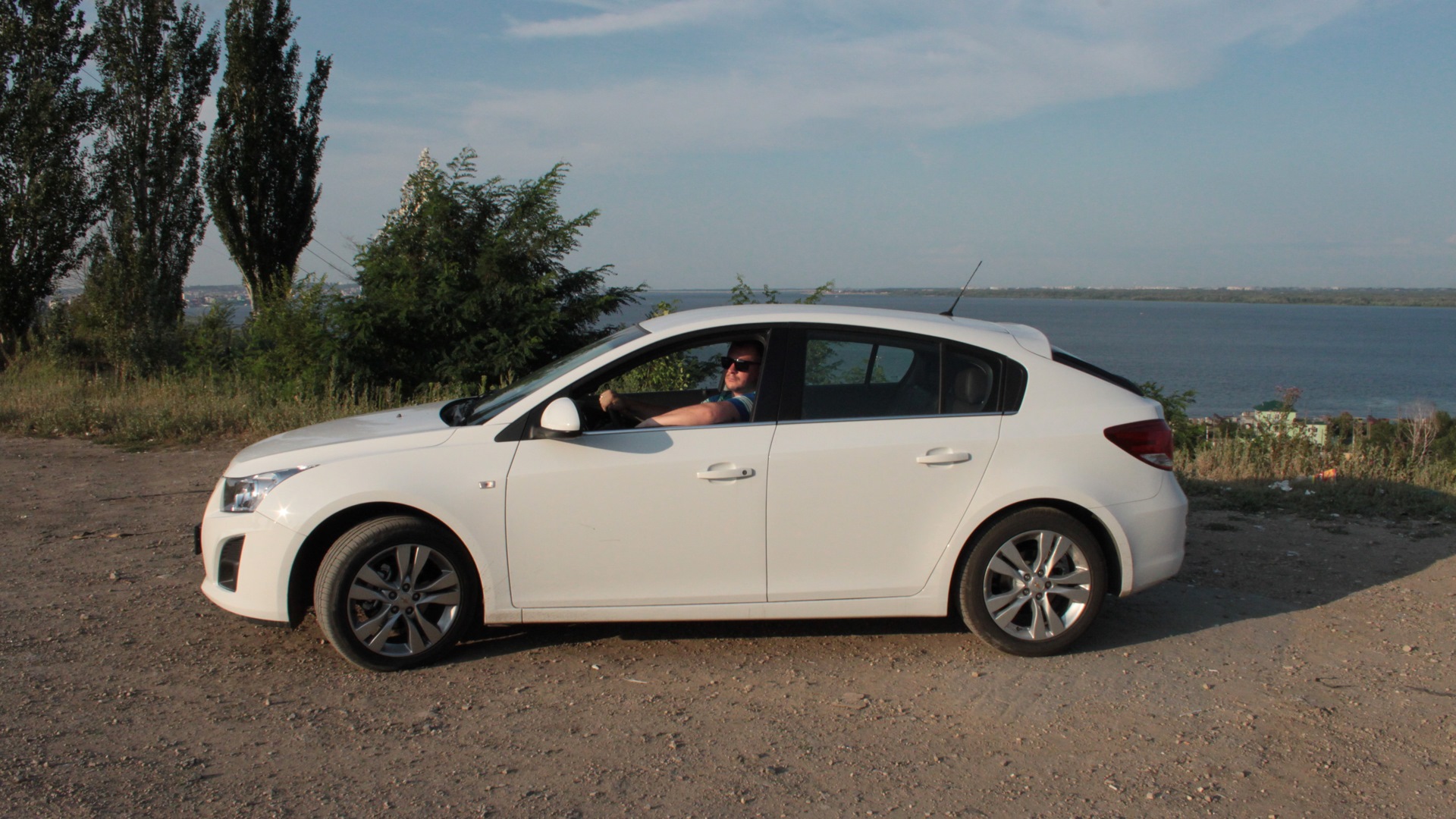 Chevrolet Cruze С…СЌС‚С‡Р±РµРє Р±РµР»С‹Р№ 2013