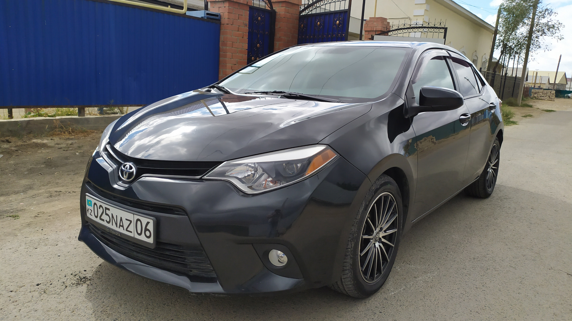 Toyota Corolla (160) 1.8 бензиновый 2013 | Е170 