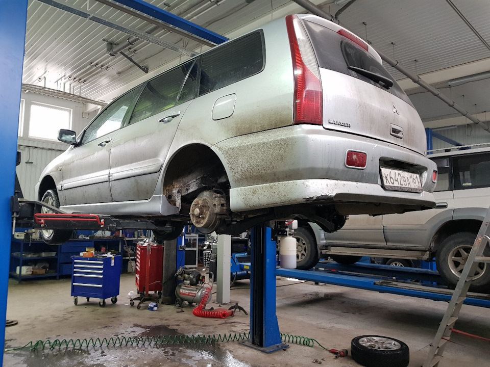 Сервис делай сам. Оборудование для ремонта электроинструмента. Баннер автосервис. Электроинструмент в мастерской. Сервис делай сам.