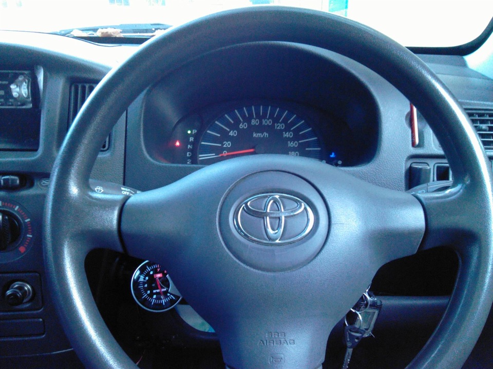 Панель приборов пробокса. Тойота Пробокс 2004. Toyota Probox 2003 салон. Toyota Probox тахометр. Панель Пробокс.