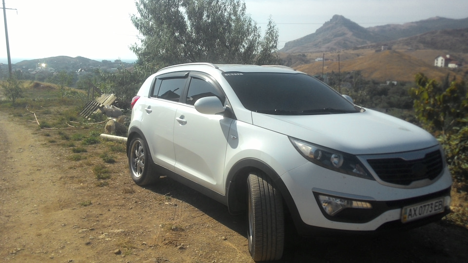 есть ли в штатной магнетоле выход под сабвуфер — KIA Sportage (3G), 2 л ...