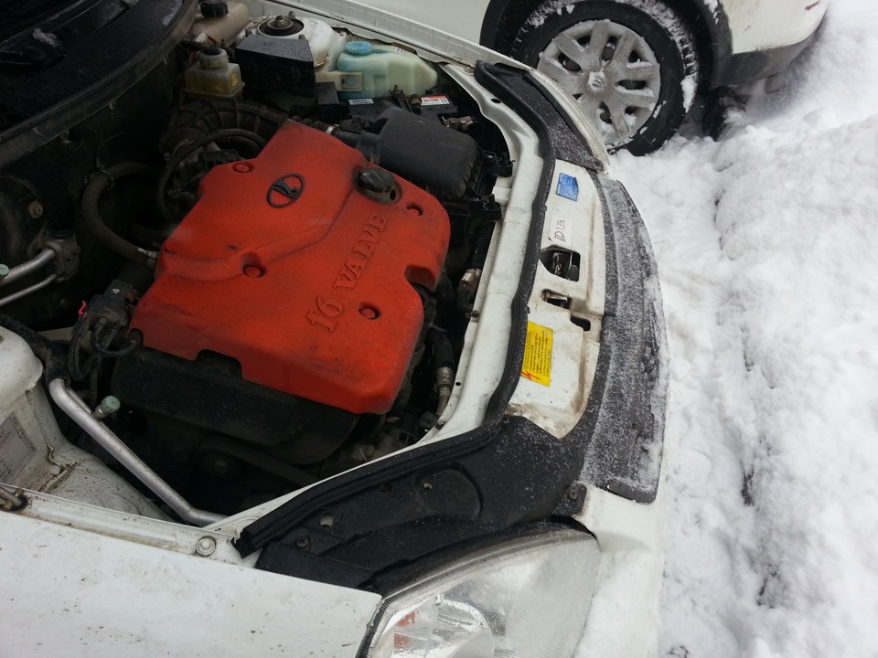 уплотнитель капота и задний дворник на место — LADA Приора хэтчбек, 1,6 ...