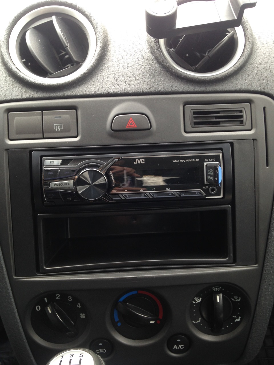 Заменил штатную магнитолу 6000CD на JVC KD-X110EE — DRIVE2