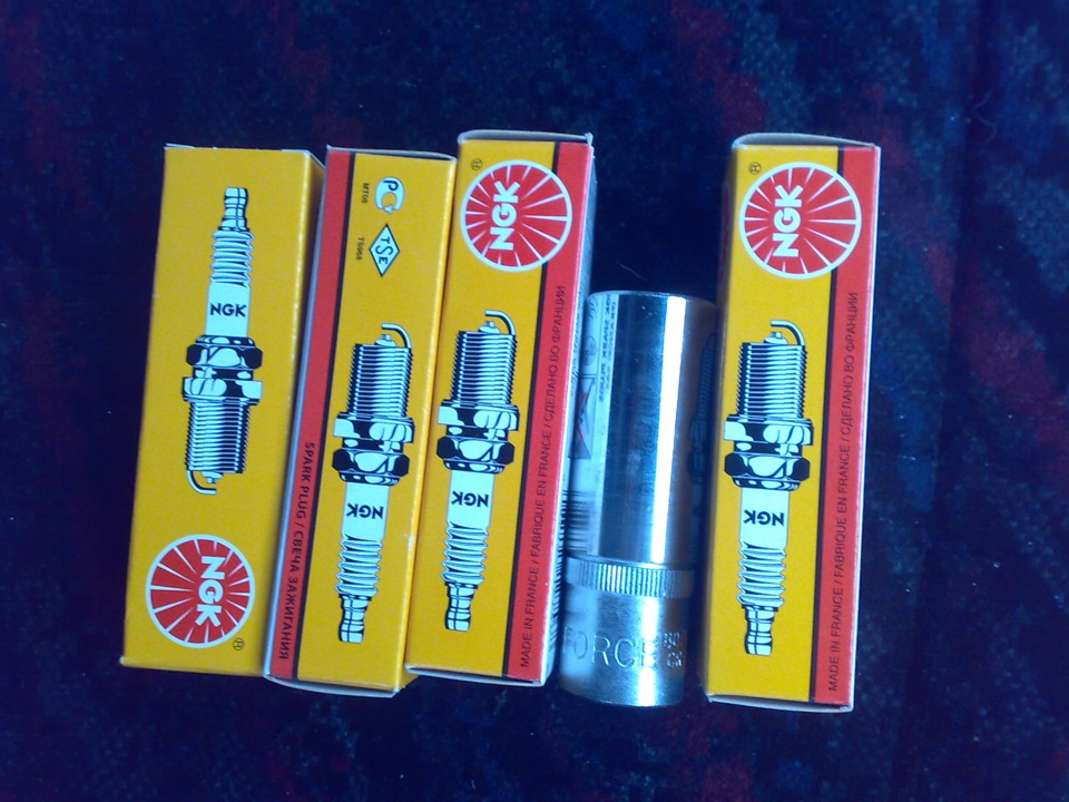 Замена свечей — Honda Civic Hatchback (6G), 1,6 л, 1998 года | своими ...