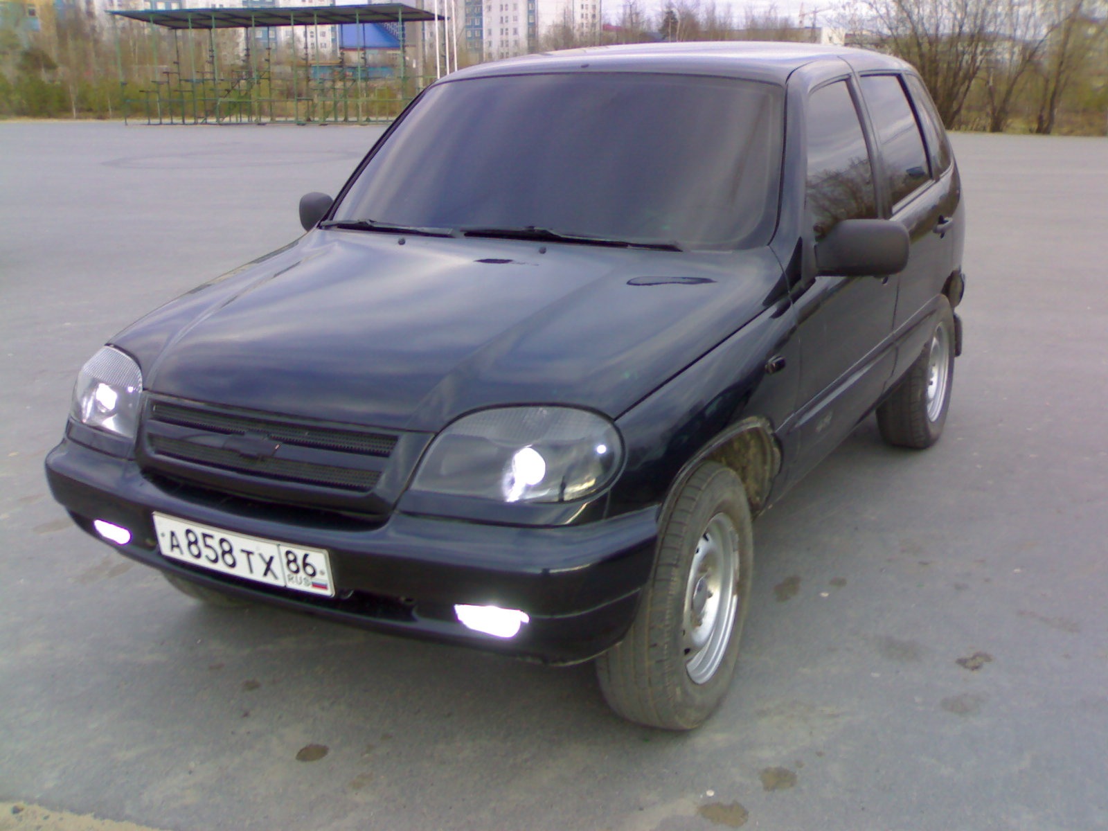 Chevrolet Niva черная