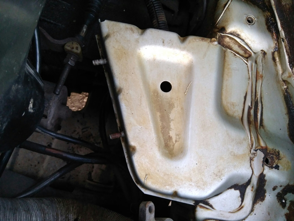 Покраска подставки под аккумулятор — Lada 21124, 1,6 л, 2005 года ...