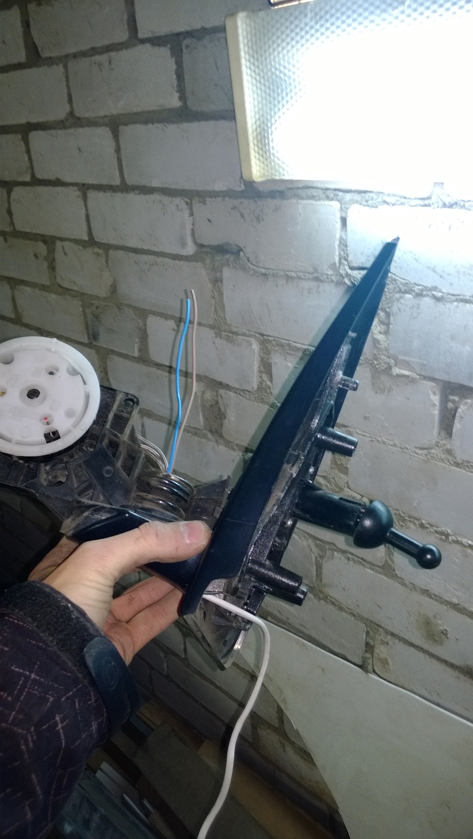 Подогрев боковых зеркал (левое зеркало) — Chevrolet Aveo 3-door, 1,2 л ...