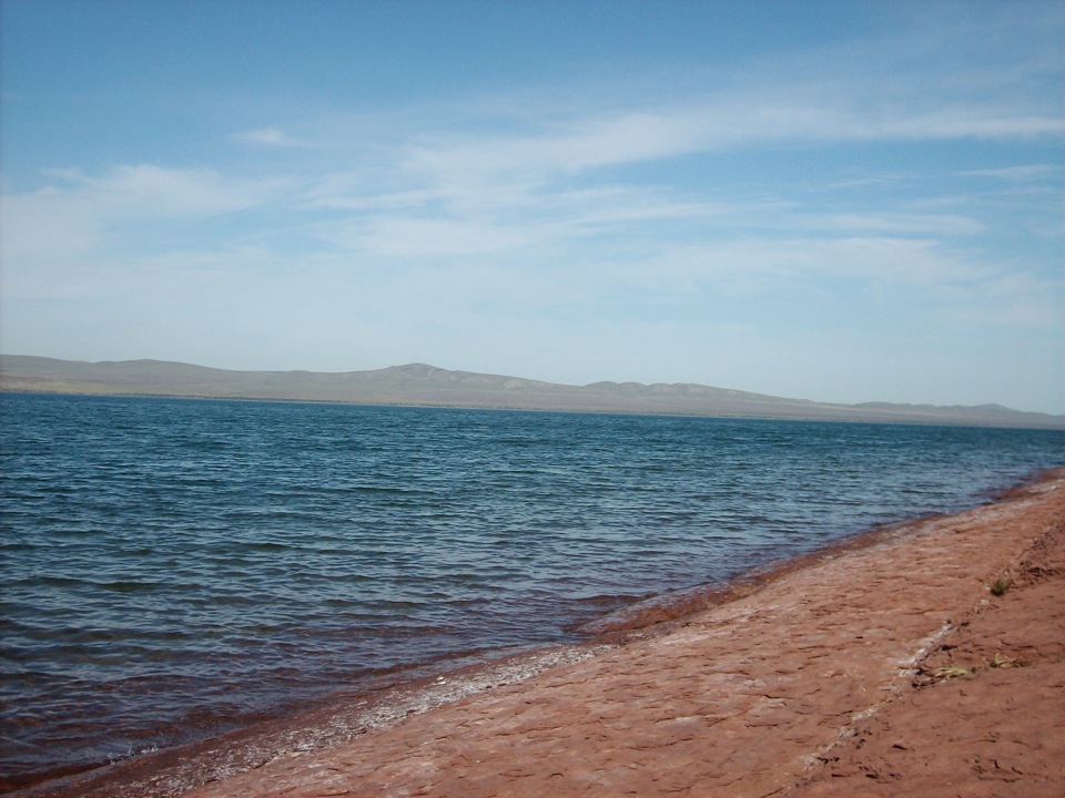 Сайт озеро шира. Озеро Шира. Озеро Шира Хакасия. Оз Шира Хакасия. Озеро Шира Хакасия пляж.