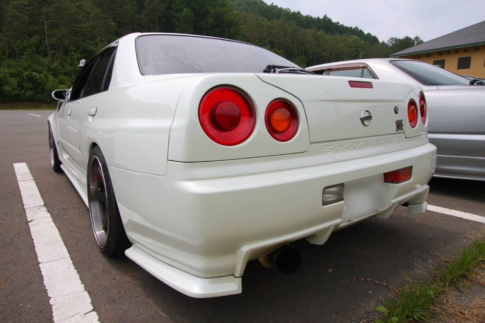 Nissan Skyline hr34