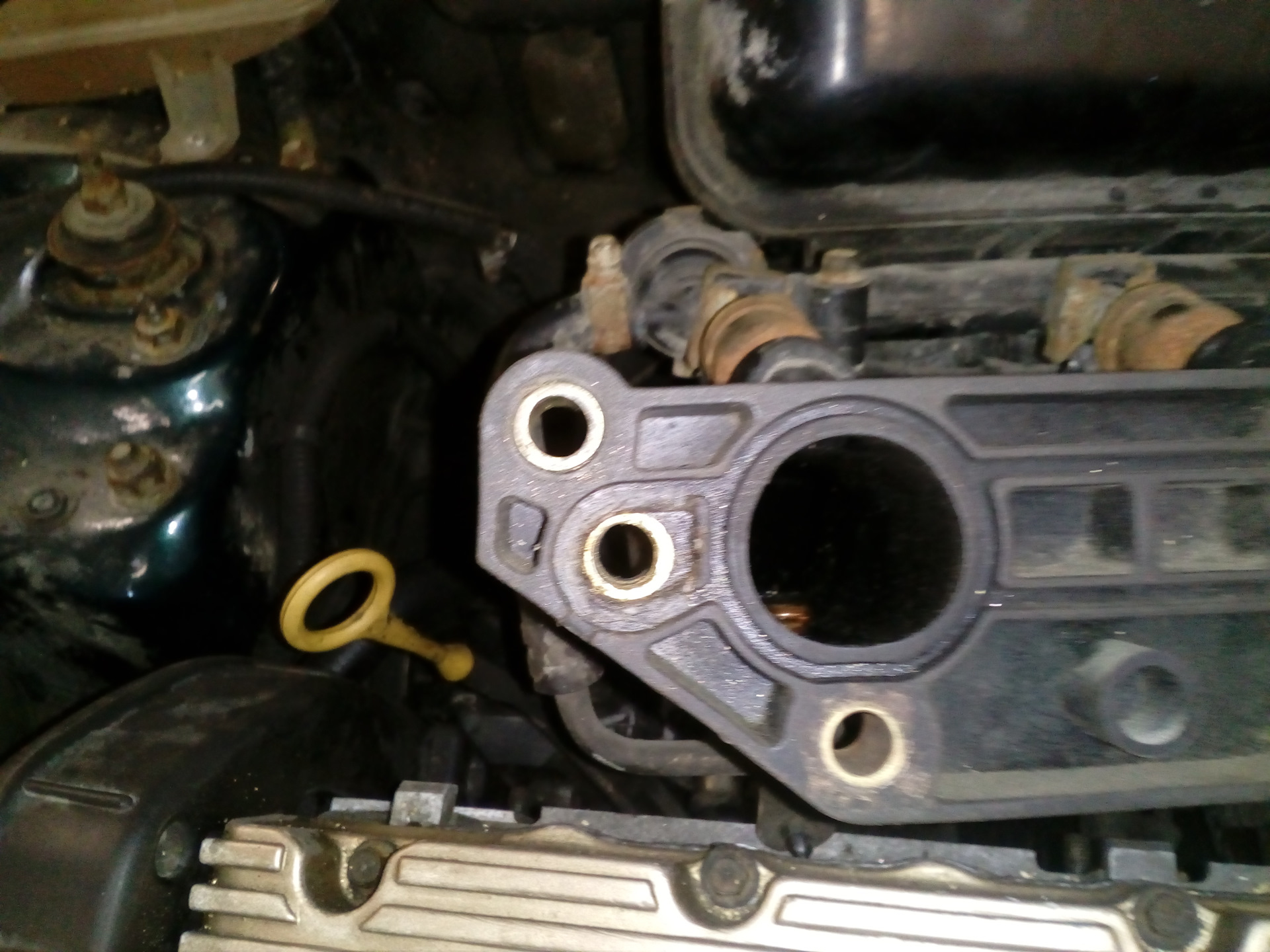 Тосол попадает в коллектор. Тосол попадает в коллектор. Антифриз в камере сгорания ваз 2107. Ваз 2109 антифриз из коллектора. 2112 тосол на выпускном коллекторе.