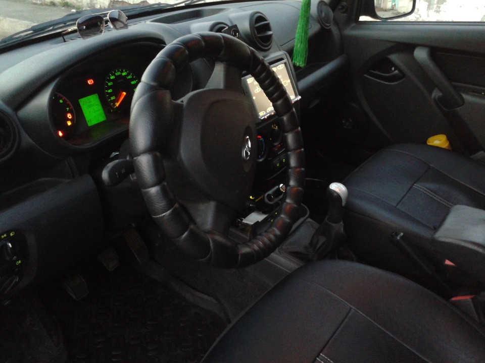 Обтянул руль кожей) — Lada Гранта (1G), 1,6 л, 2014 года | тюнинг | DRIVE2
