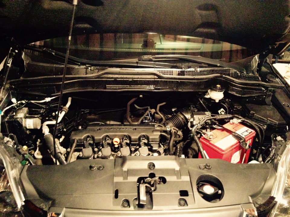 Подкапотное пространство хонда аккорд 7 2. Подкопотка honda civic 8 140 лс. Хонда аирвейв подкапотка. Подкапотное пространство хонда. Электрика подкапотного пространства хонда цивик 7.