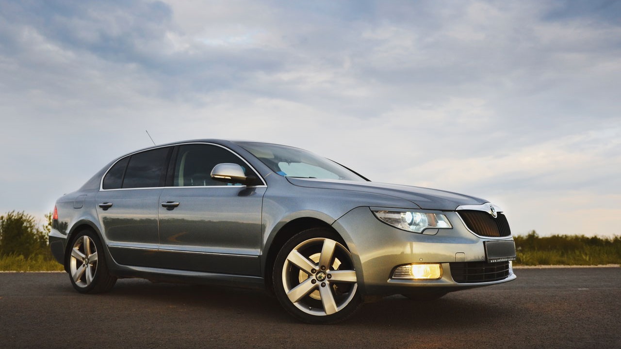 Шкода суперб 2. Skoda Superb mk2. Skoda Superb 2 диски. Superb 2 Vossen. Шкода Суперб 2009 1.8.