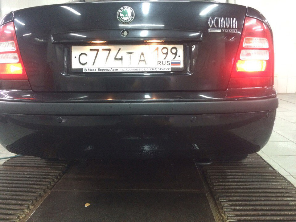 Пластмасовый чехол на буксировочный крюк — Skoda Octavia A4 Mk1, 1,8 л ...