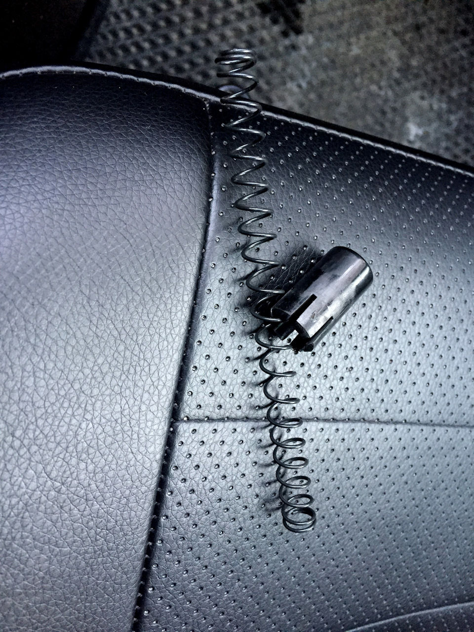 Не фиксируется ручник. Решение проблемы. — Lada Приора хэтчбек, 1,6 л ...