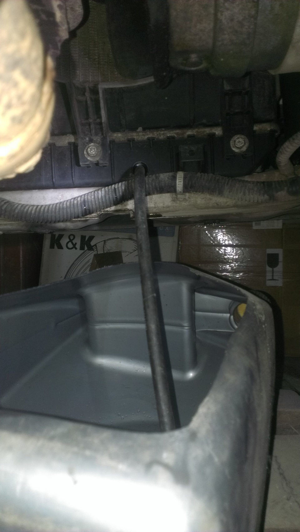 как-то так можно слить тосол и разлить всего грамм 50 — Chevrolet ...