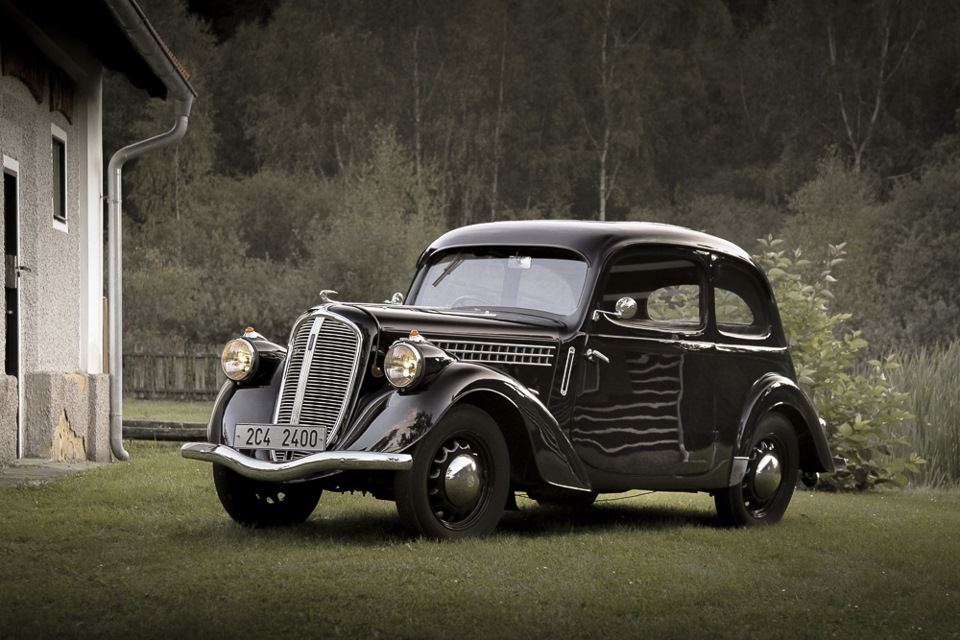 Машина сорока. Авто Skoda 1933. Skoda 1933 года. Машины 40-х годов. Автомобили 40 годов.