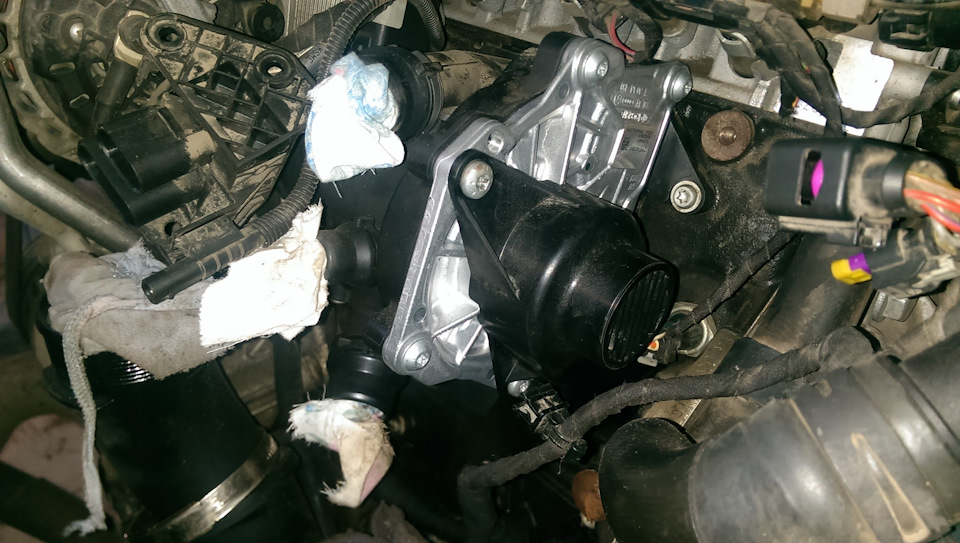 новый насос на месте — Skoda Octavia A7 Mk3