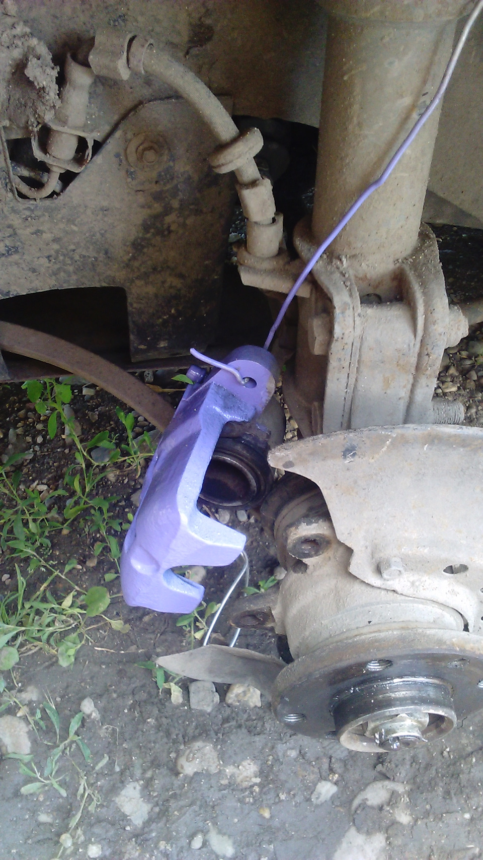 Заменил передние ступичные подшипники и покрасил суппорта — Lada 21120 ...