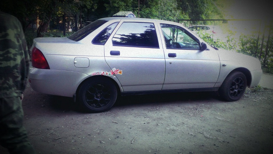 Шаг третий. (Повторители, шины и диски) — Lada Приора седан, 1,6 л ...