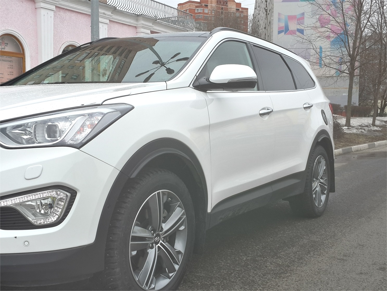 Санта фе авито самары. Hyundai Grand Santa Fe белый. Hyundai Grand Santa Fe, 2015 белый. Хёндай Гранд Санта Фе белый. Хендай Санта Фе 2014 белый.