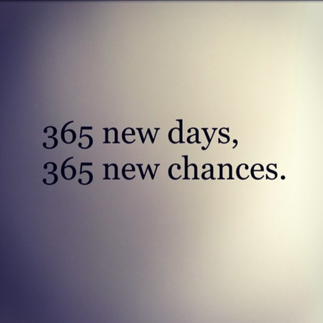 Мотивирующие фразы на новый год. 365 новых дней 365 новых шансов. 365 new days 365 new chances. 365 новых дней цитаты. 365 дней 365 шансов картинки.