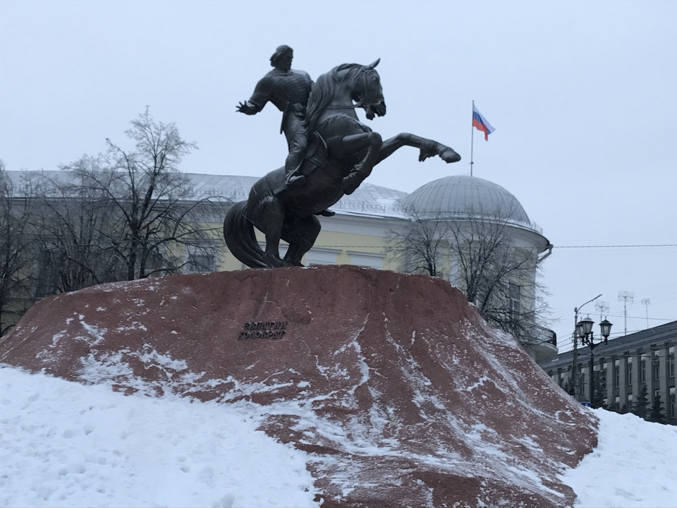 Памятник коловрату в рязани фото