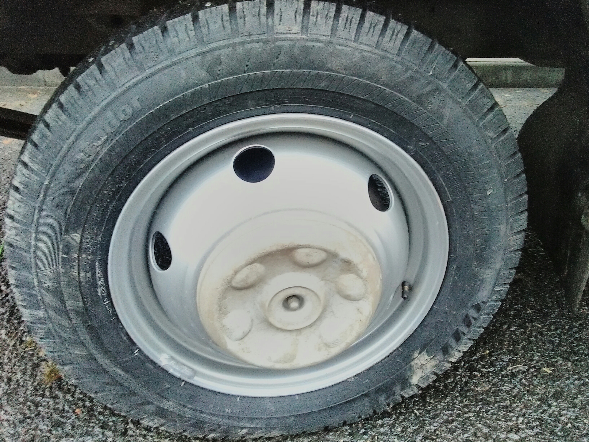 Колеса на газель б у. Резина на ГАЗ Газель 3302. Газель колеса 1997. Размер резины на Газель 3302. Газель размер шин на 16.
