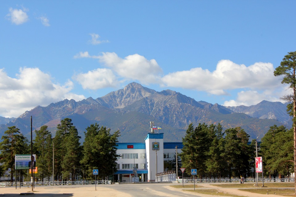 Курумкан. С Курумкан Курумканский район. Курумканский район село Курумкан. Курумканские горы. Курумкан горы.