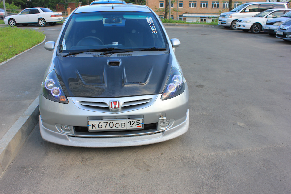 Капот honda fit. Honda Fit 2002. Honda Fit карбоновый капот. Honda Fit gd1 Tuning. Морда Хонда фит 2002.