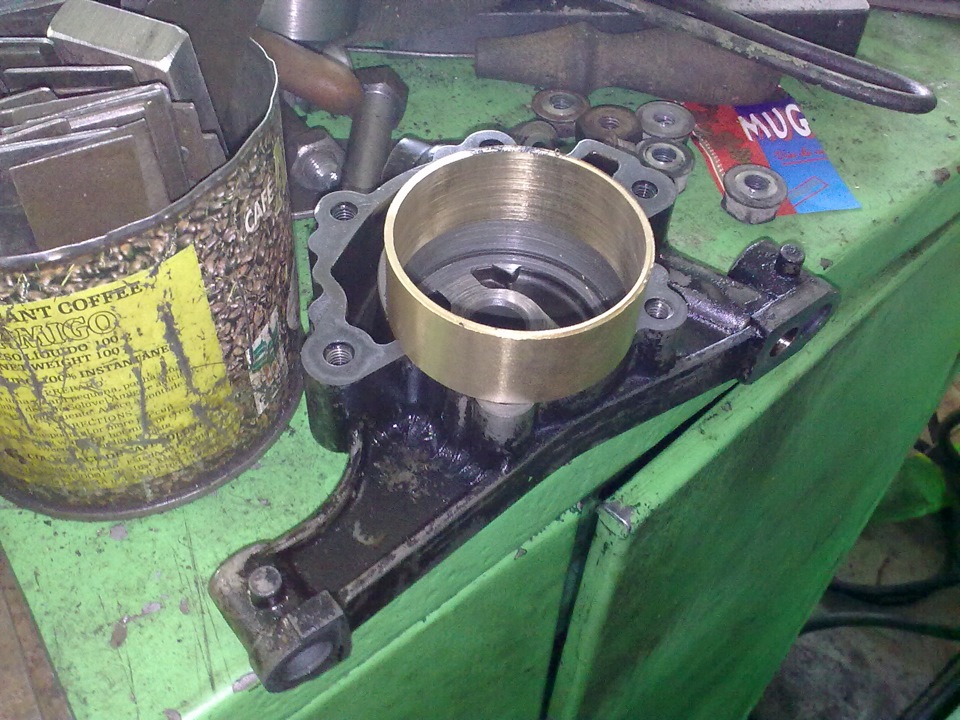 появилась неприятная проблемка на горячем моторе моргает лампа давления ...