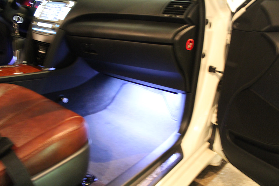 Подсветка ног — Toyota Camry (XV40), 2,4 л, 2008 года | стайлинг | DRIVE2