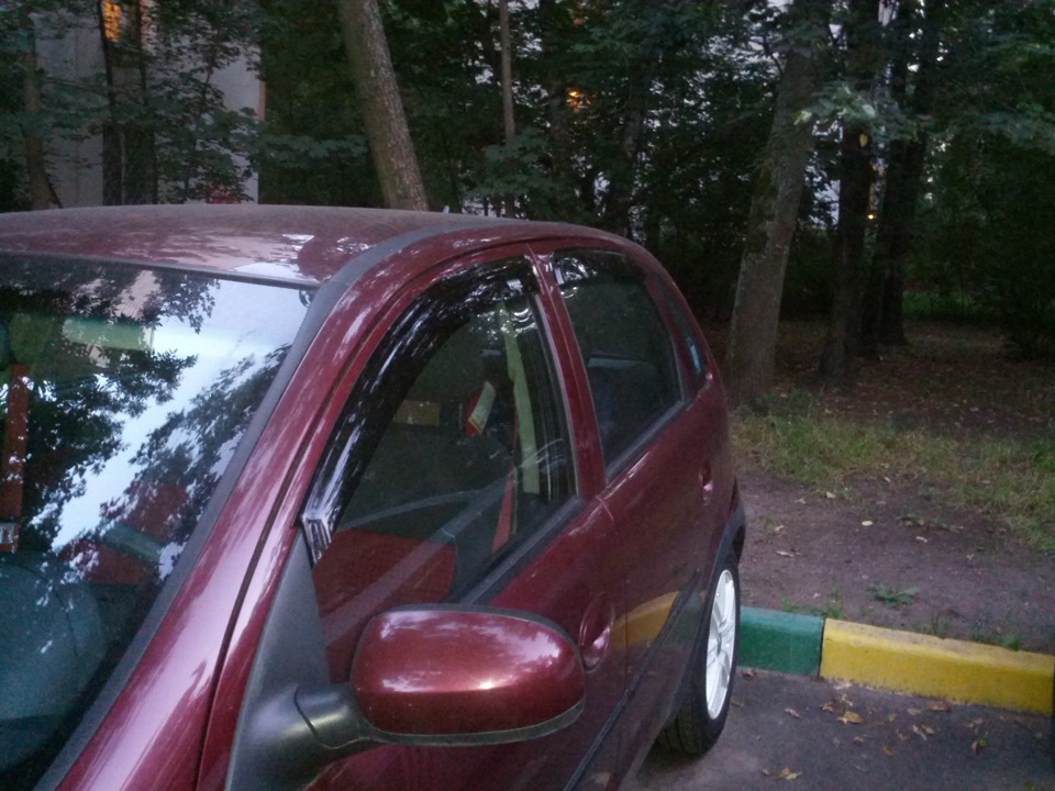 Дефлекторы на окошки — Opel Corsa C, 1,2 л, 2004 года | аксессуары | DRIVE2