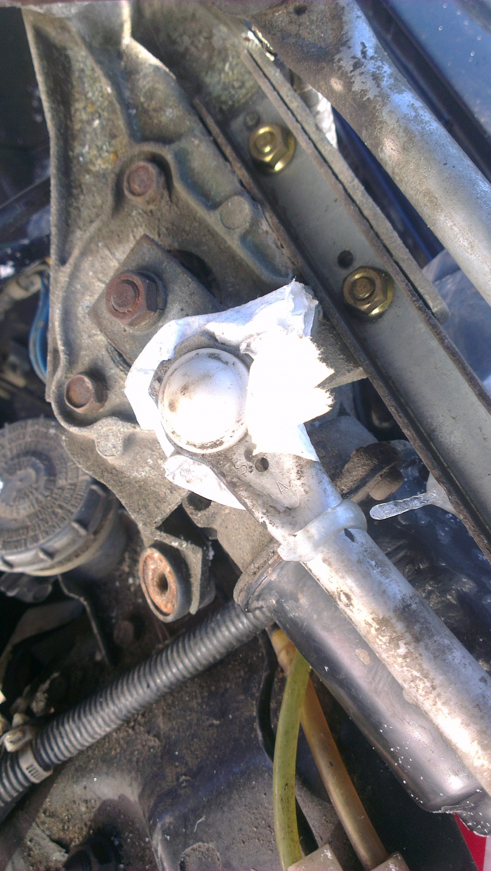 Течь форсунки, сдохшая тяга трапеции дворников, снова датчик скорости и ...