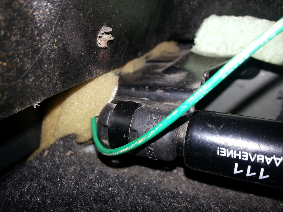 Давно сделано. Открытие багажника с кнопочки и газовые упоры — Lada ...