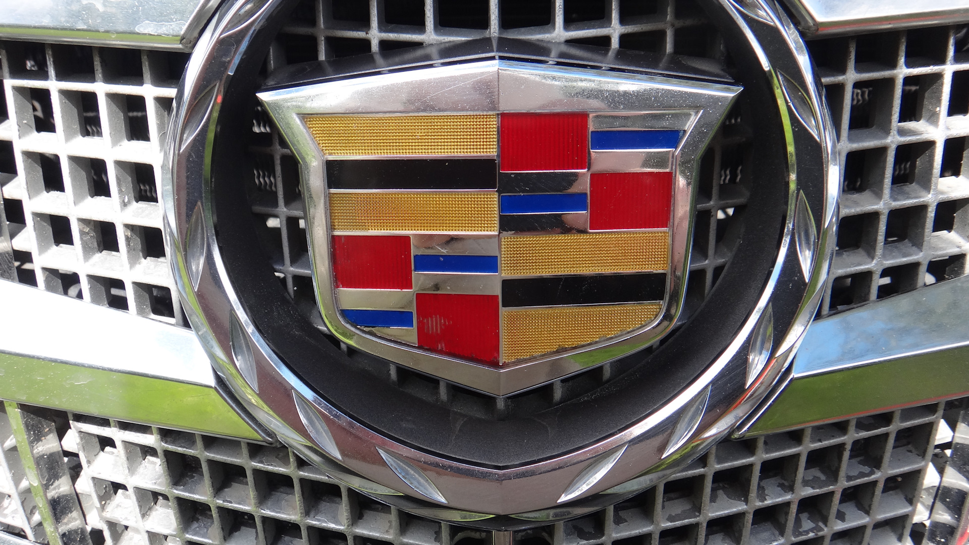 Cadillac CTS logo